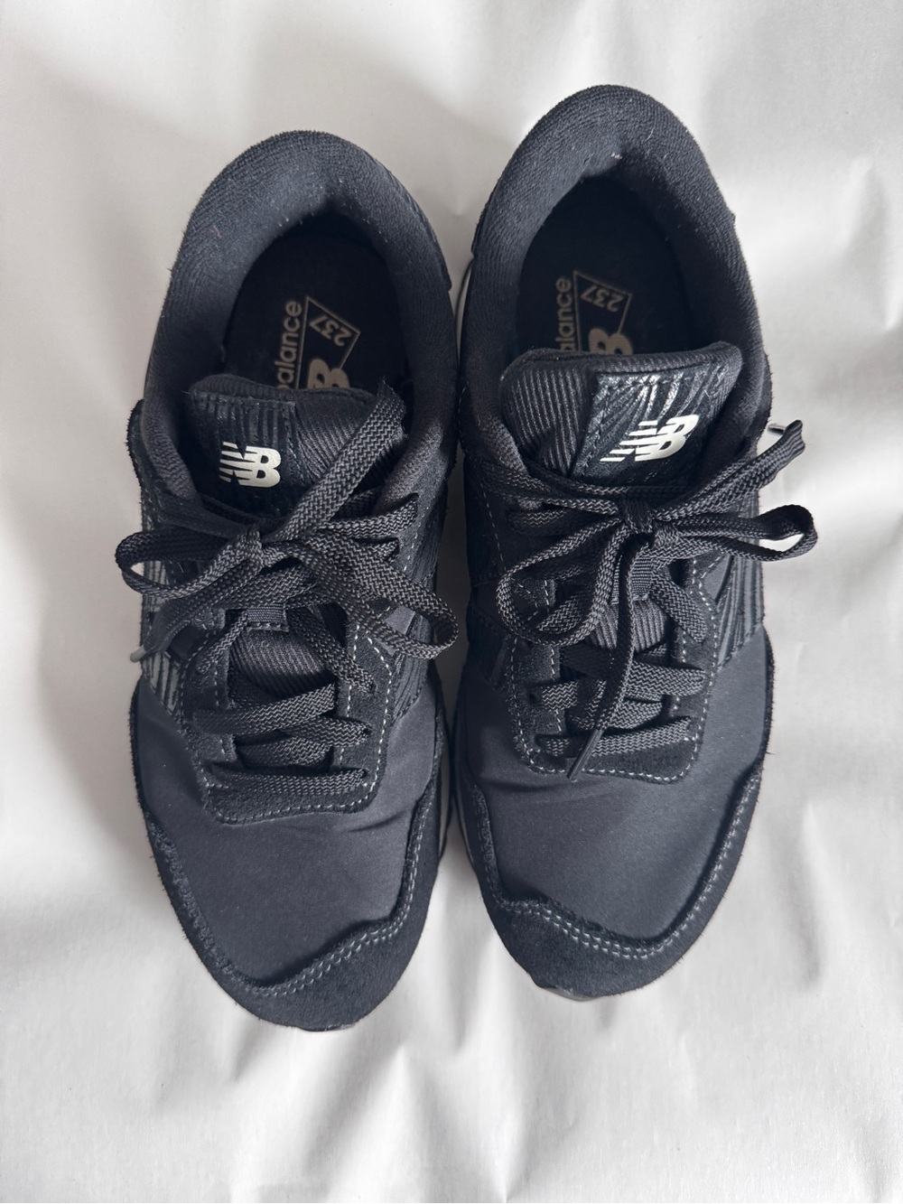 New Balance Men's Black Low-Top Sneakers